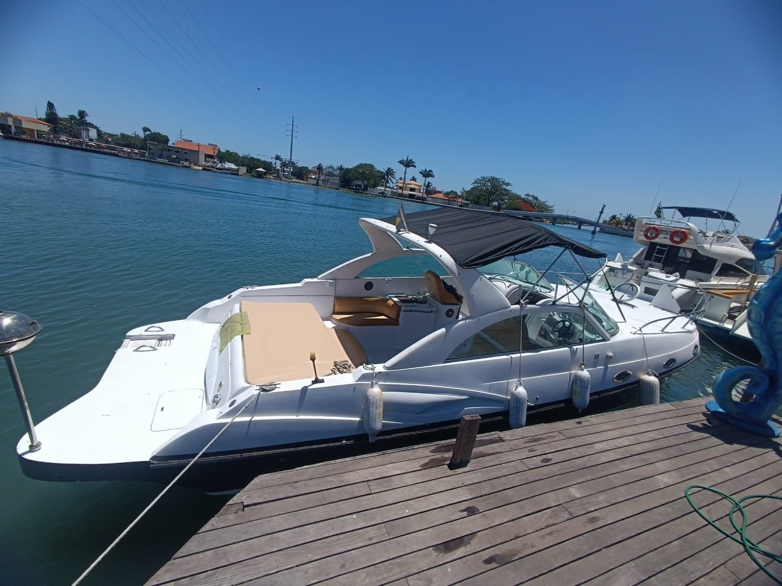 Lancha de 32 pés para Até 14 pessoas Roteiro Cabo Frio