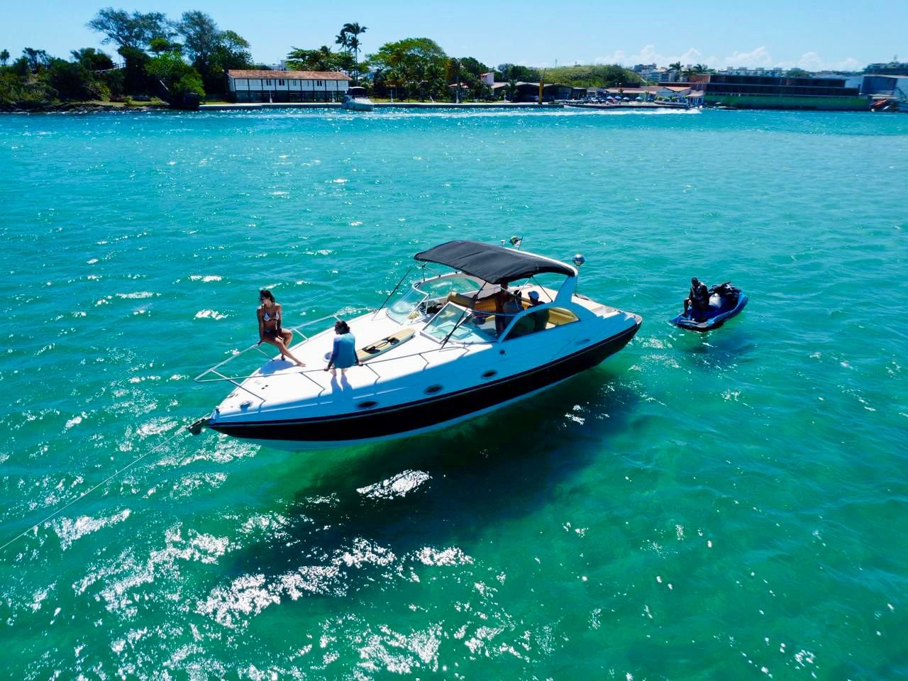 Lancha de 32 pés para Até 14 pessoas Roteiro Cabo Frio