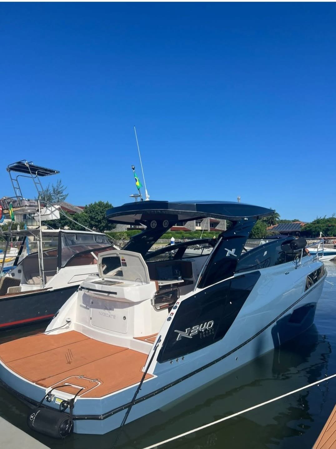 Lancha luxo 34 pés para Até 14 pessoas